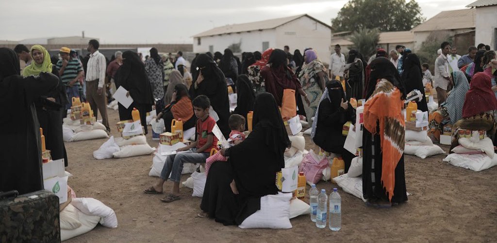 توزيع طرود غذائية