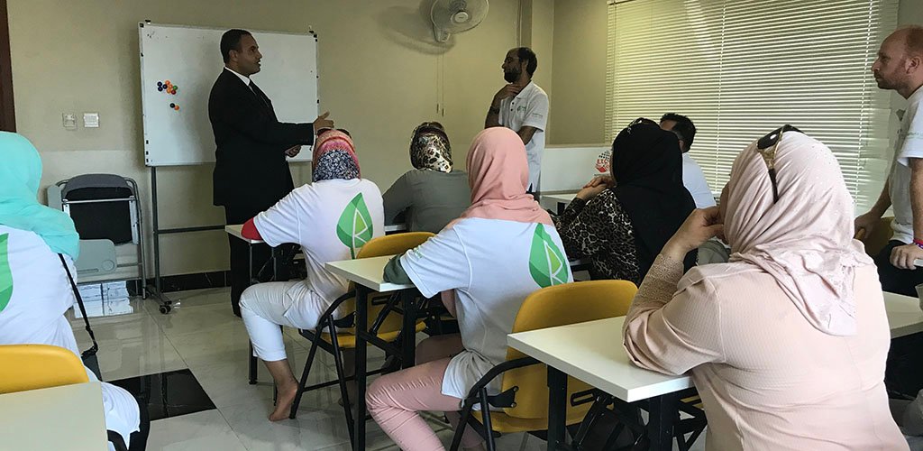 كفالة 35 طالب جامعي