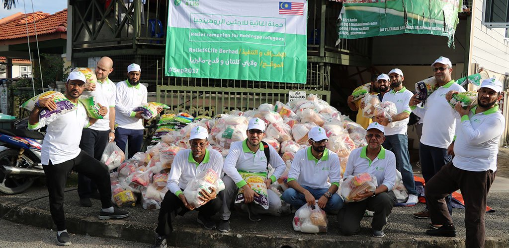 توزيع سلات غذائية للاجئين الروهينجيا
